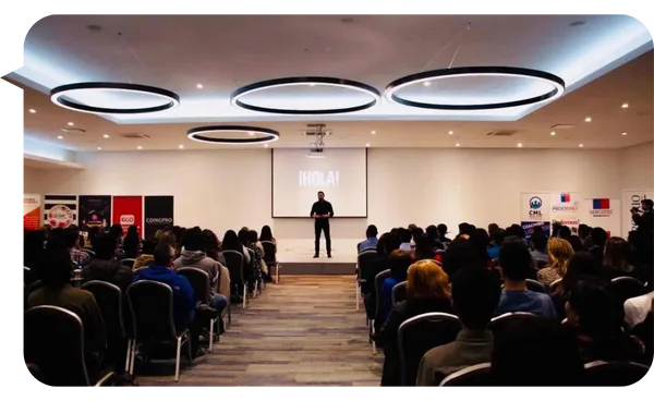 Cesar CASTRO V, foto principal de conferencista sobre Por eso es extremadamente importante que tus líderes sepan cómo transmitir sus mensajes de manera más efectiva.