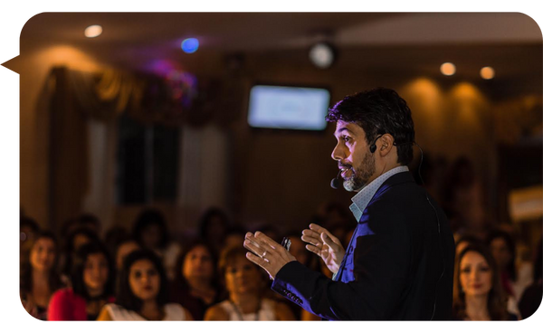 Allan Loría en acción